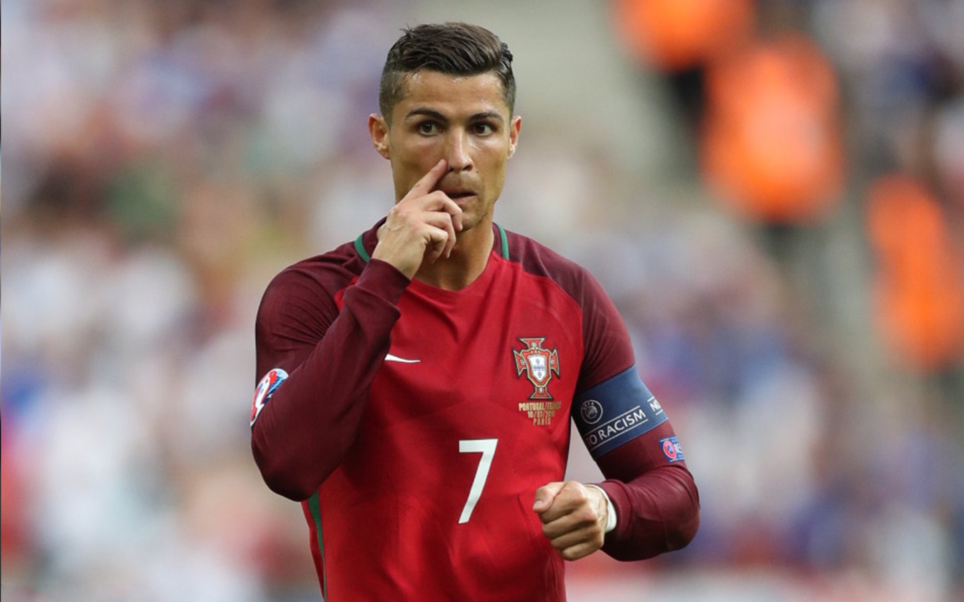 乌拉圭队在世界杯预选赛中遭遇失利，球迷对球队表现提出质疑，乌拉圭国家队世预赛